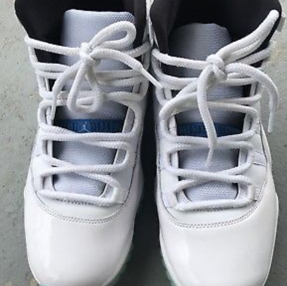 Mens size 11 Columbia Blue Jordans